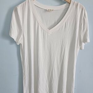 POL Classic White V-Neck‎ Tee Size Large